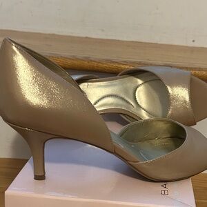 Bandolino- Gold-Tone D’Orsay Pumps. Size 9